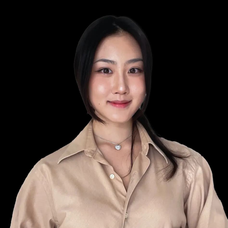 Headshot photo of Lindsey